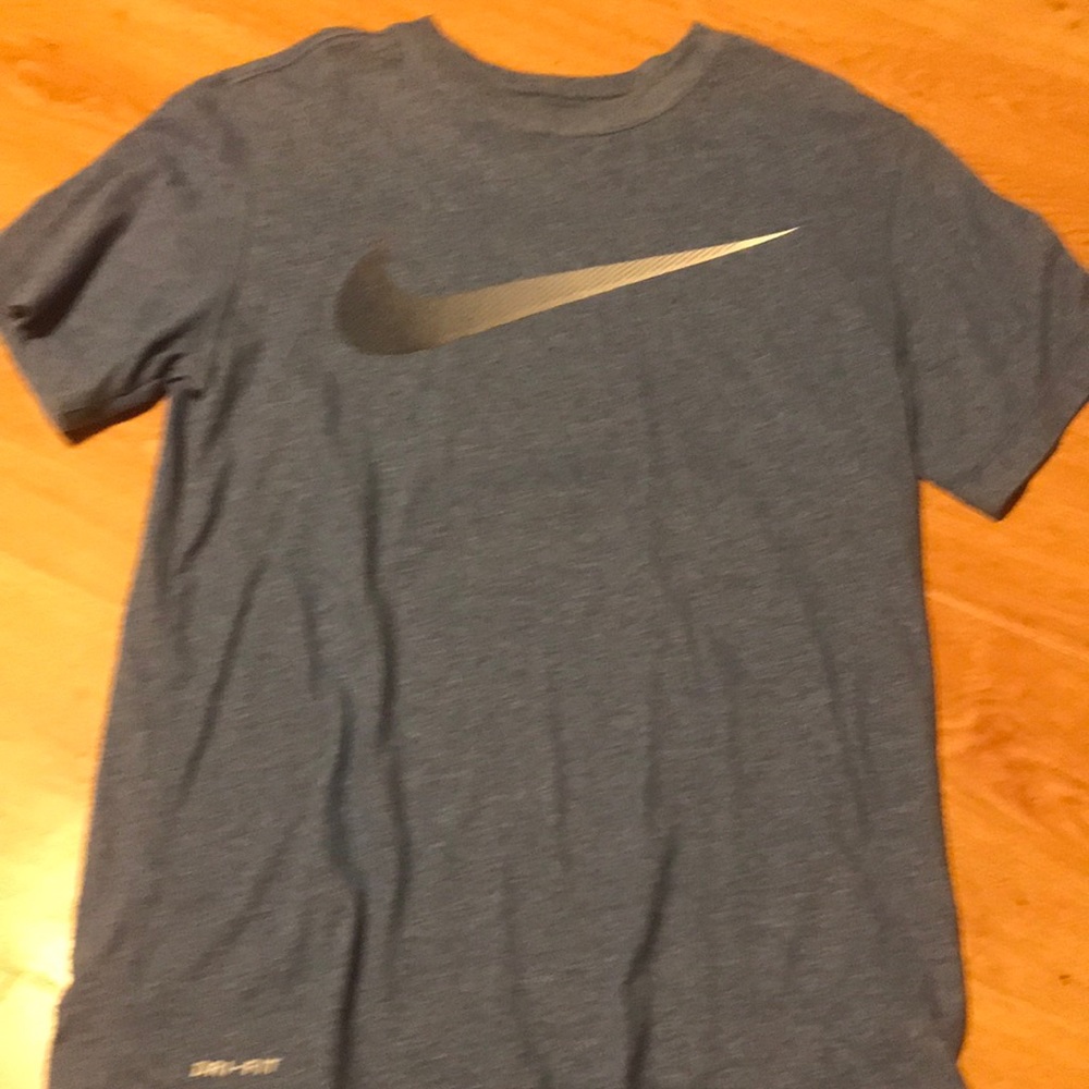 Mens new small Nike tee